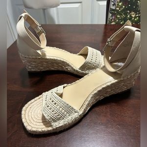 NWT Vince 
Camuto Jellisa
Cream/beige Espadrille
Wedge Platform Sandals 12W